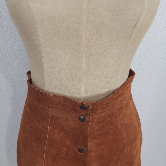 70s Vintage Brown Suede Leather Button Up Skirt - Picture 4 of 11